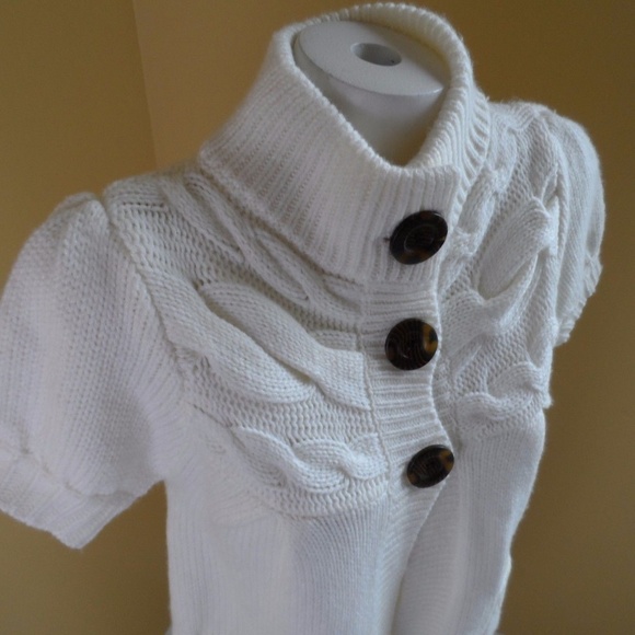 Pink Rose White Cardigan Sweater. - Picture 3 of 8